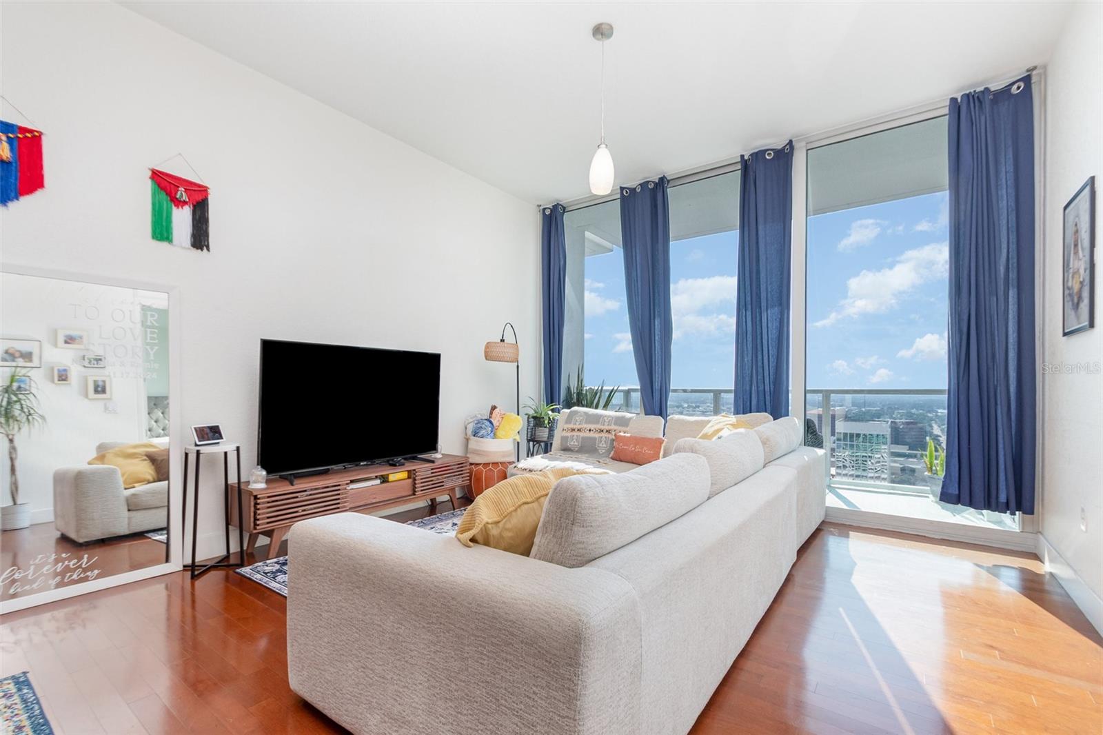 Image 5 of 27 For 150 Robinson Street 2510