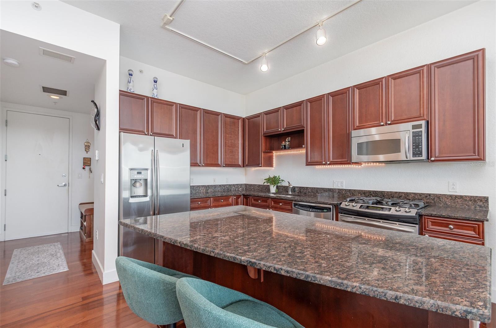 Image 7 of 27 For 150 Robinson Street 2510