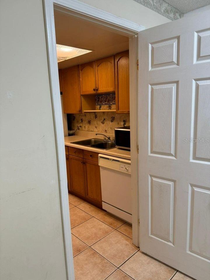 Image 14 of 15 For 700 Airport Boulevard B7