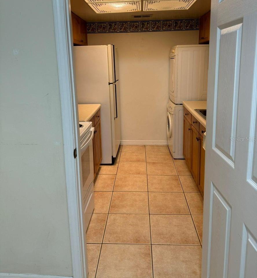Image 3 of 15 For 700 Airport Boulevard B7