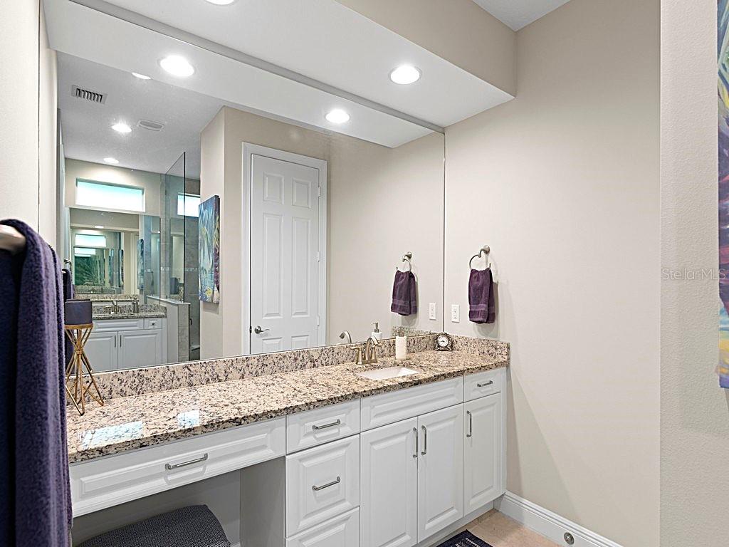 Image 16 of 28 For 394 11th Square Sw