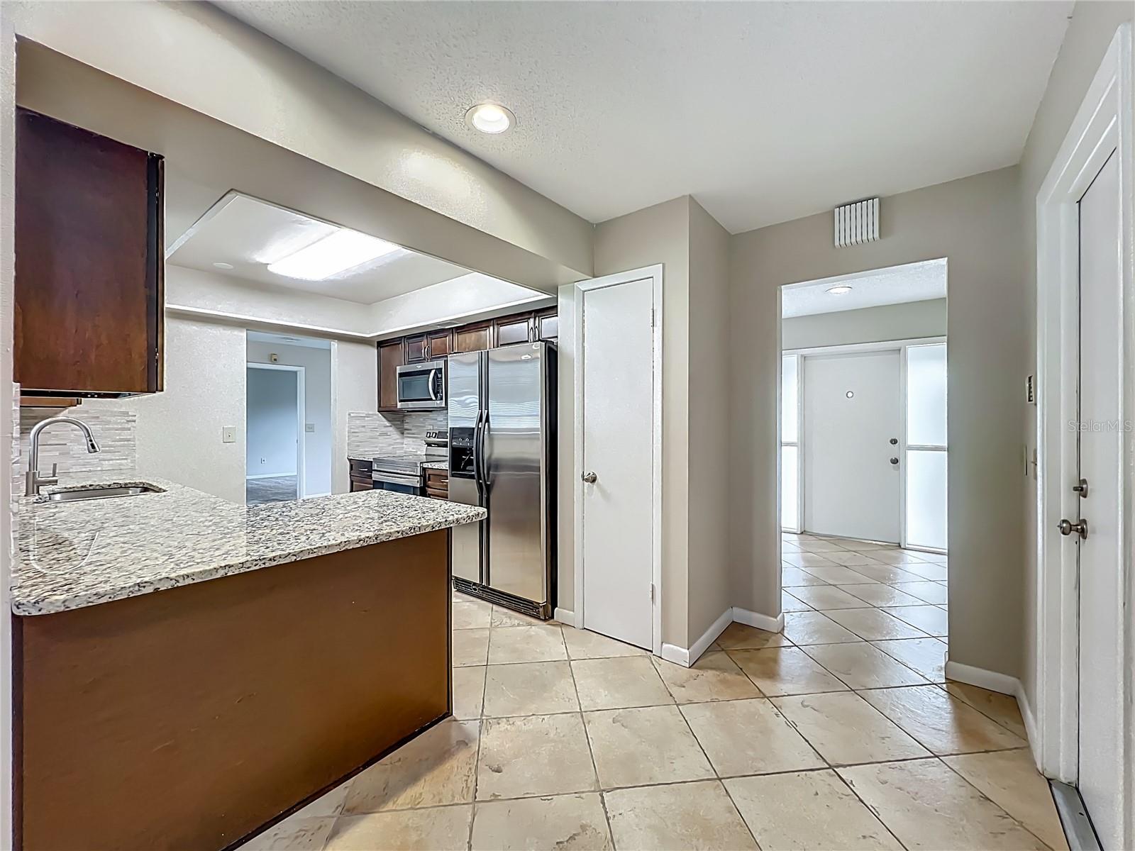 Image 12 of 48 For 637 Parkwood Avenue