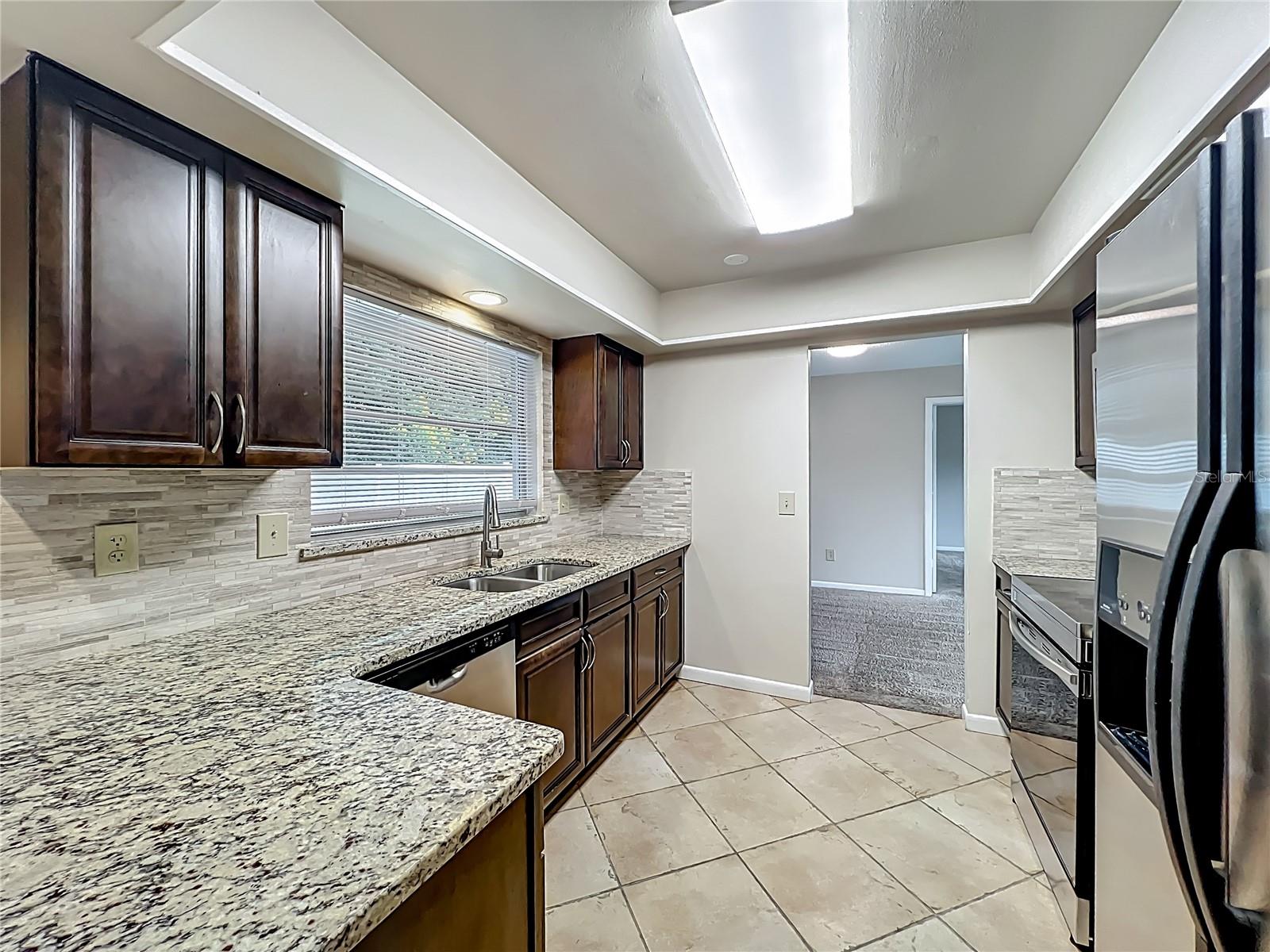 Image 13 of 48 For 637 Parkwood Avenue