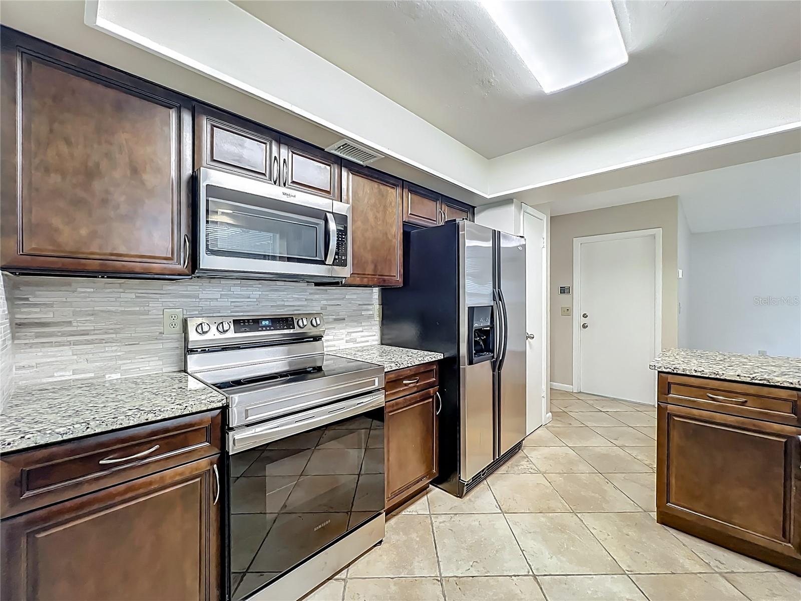 Image 15 of 48 For 637 Parkwood Avenue