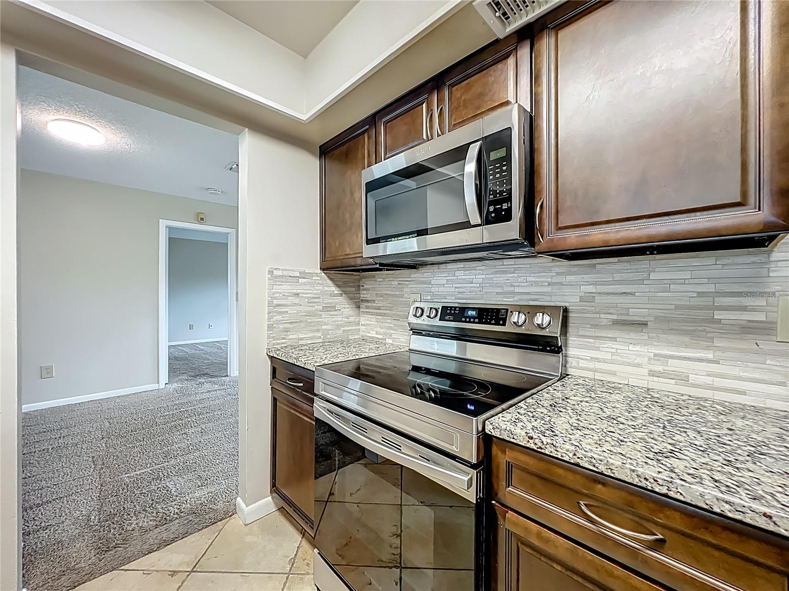 Image 16 of 48 For 637 Parkwood Avenue
