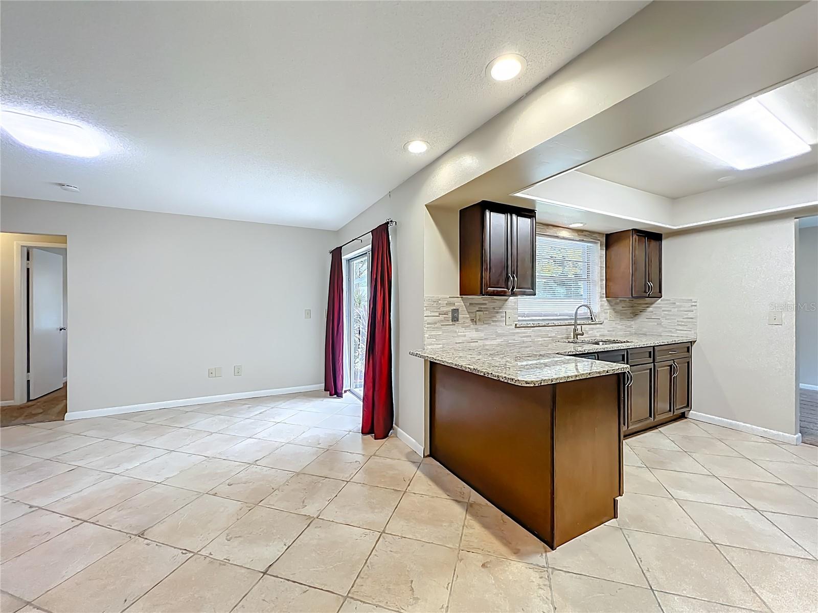 Image 18 of 48 For 637 Parkwood Avenue
