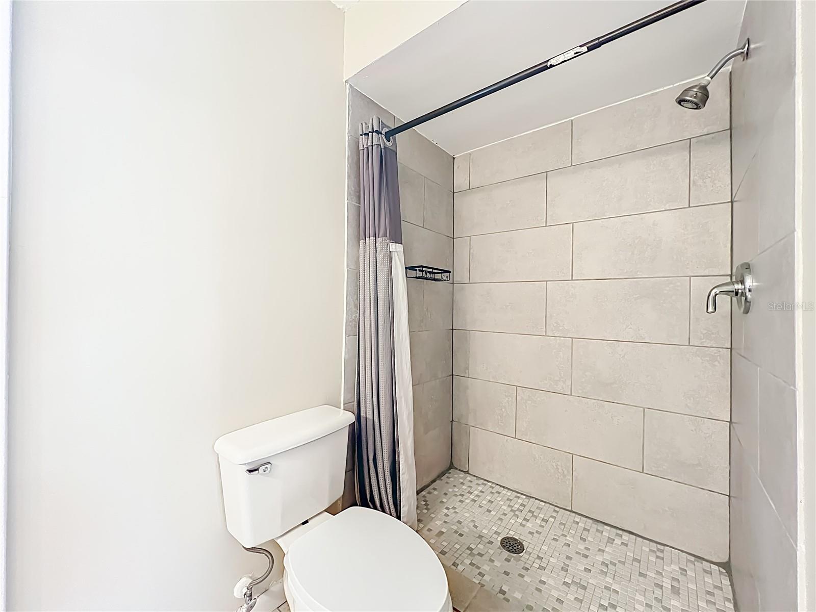 Image 37 of 48 For 637 Parkwood Avenue
