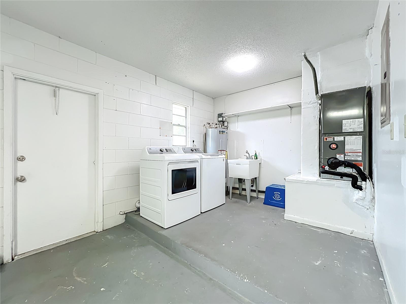 Image 40 of 48 For 637 Parkwood Avenue