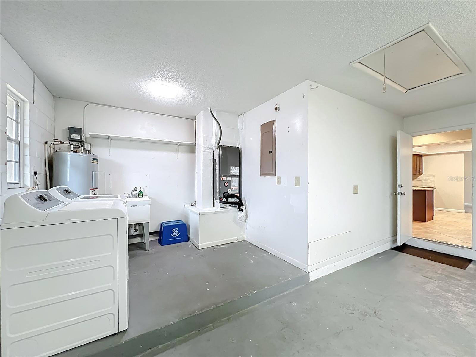 Image 41 of 48 For 637 Parkwood Avenue
