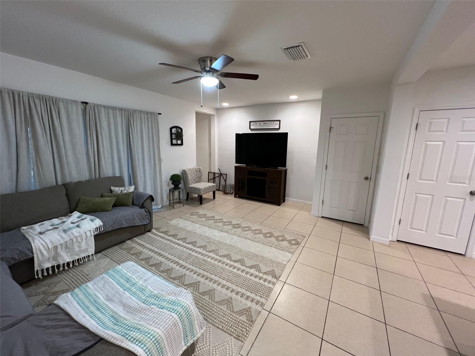 Image 3 of 23 For 522 Grace Court