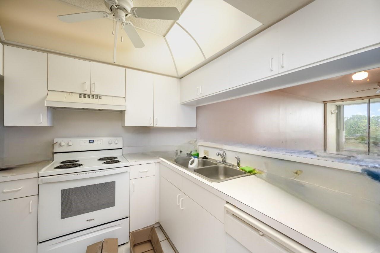 Image 7 of 26 For 1420 Huntington Lane 2502