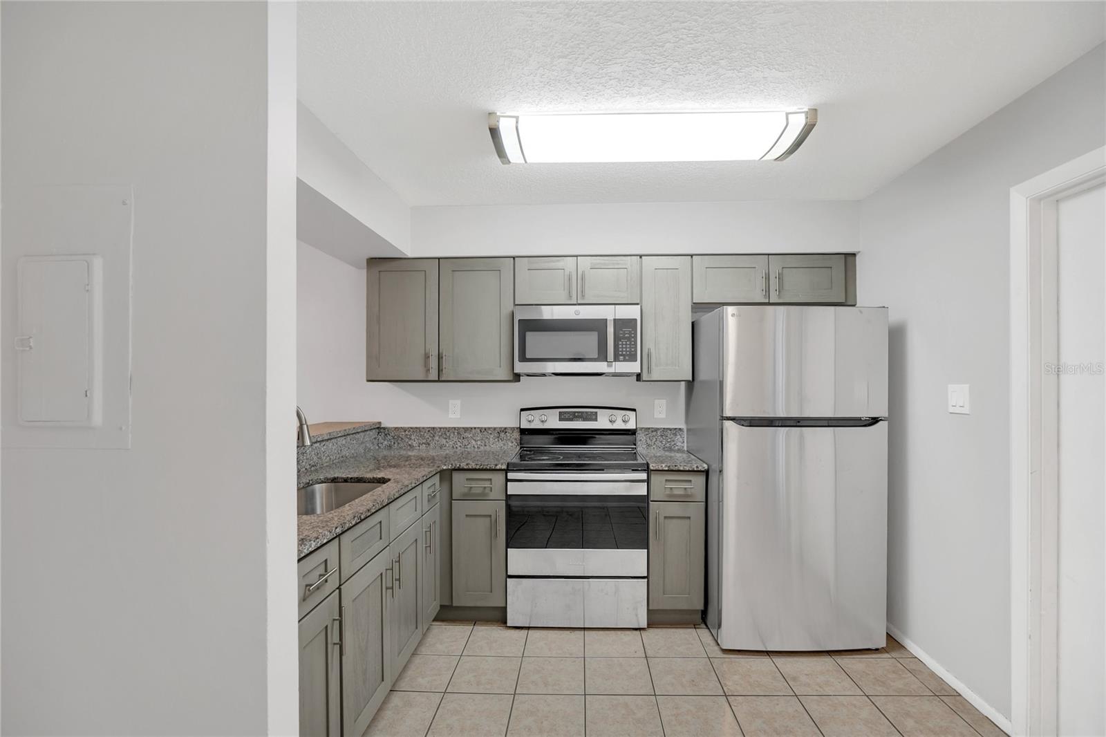 Image 3 of 12 For 2801 Willow Run