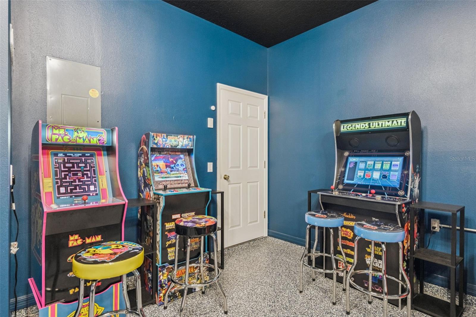 Image 43 of 56 For 2703 Grand Harbour Court