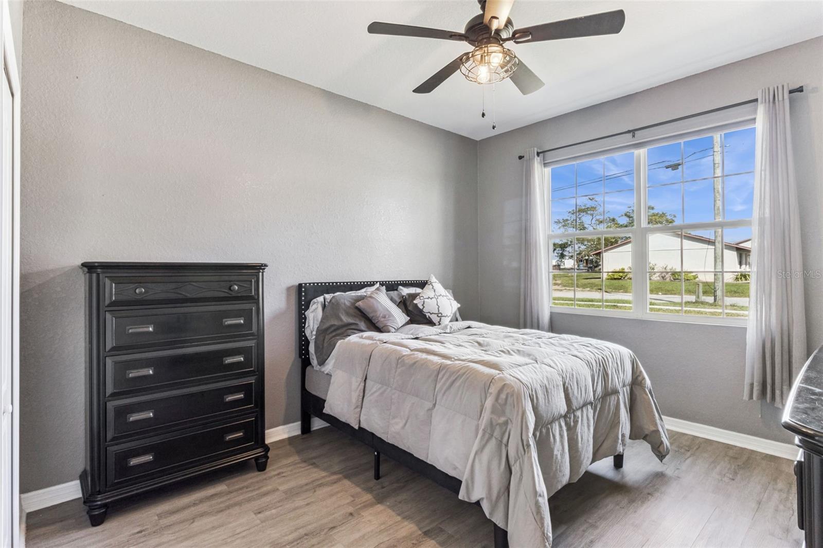 Image 17 of 24 For 840 Palm Avenue