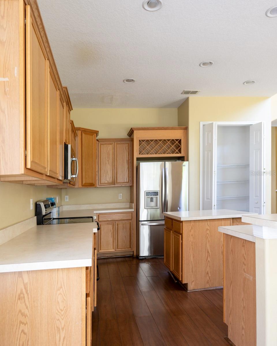 Image 7 of 33 For 16368 Tudor Grove Drive