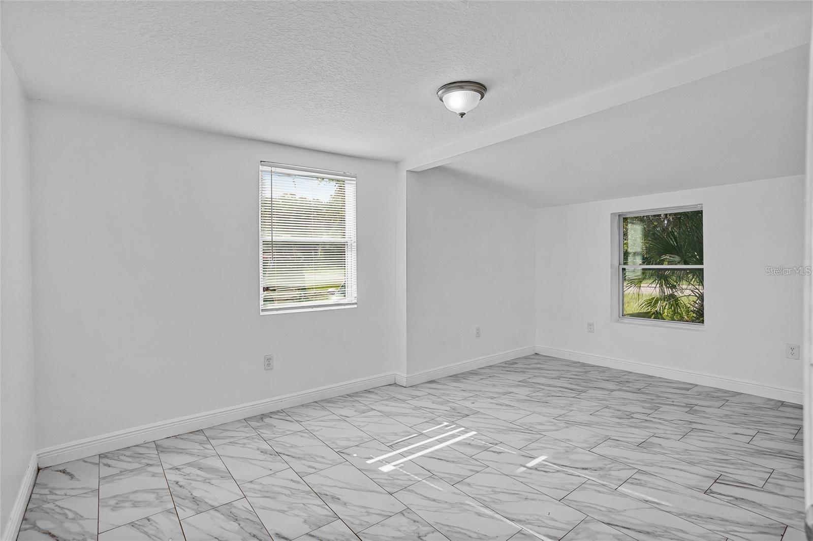 Image 13 of 25 For 906 Celery Avenue