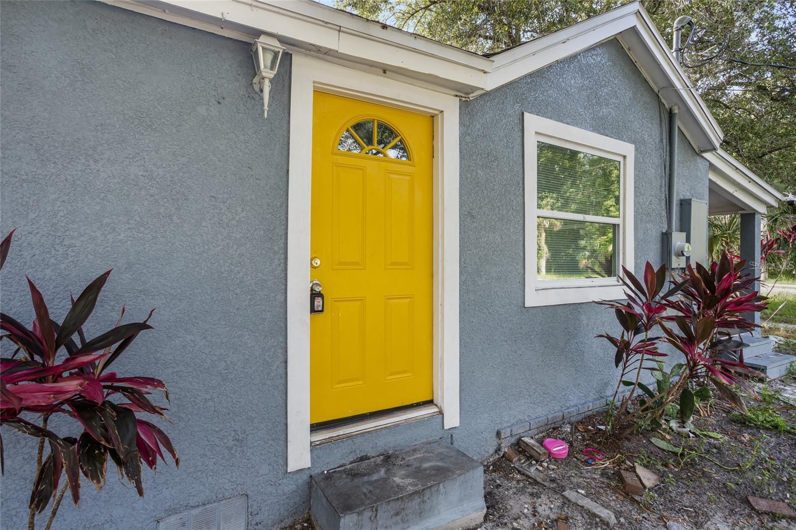 Image 3 of 25 For 906 Celery Avenue