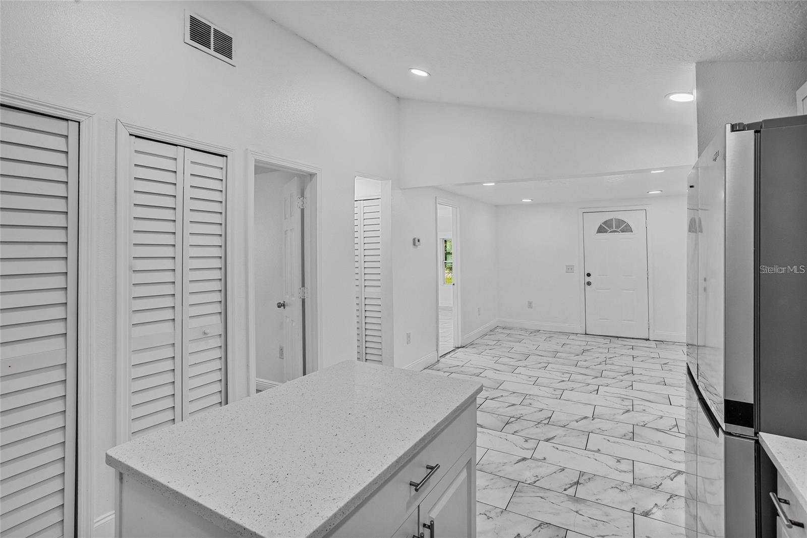 Image 7 of 25 For 906 Celery Avenue