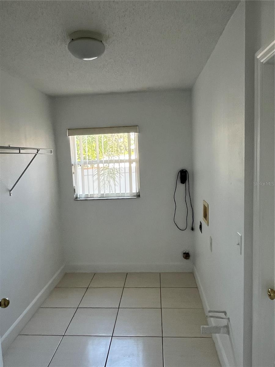 Image 7 of 23 For 1920 Manatee Drive