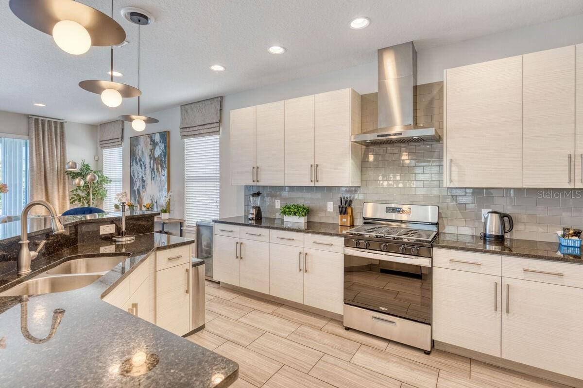 Image 6 of 50 For 1036 Castle Pines Court