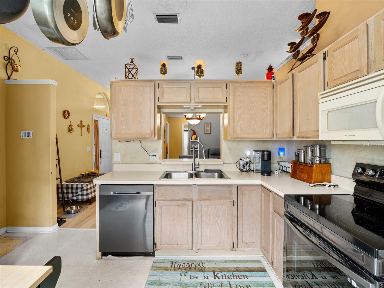Image 11 of 28 For 412 Valencia Place