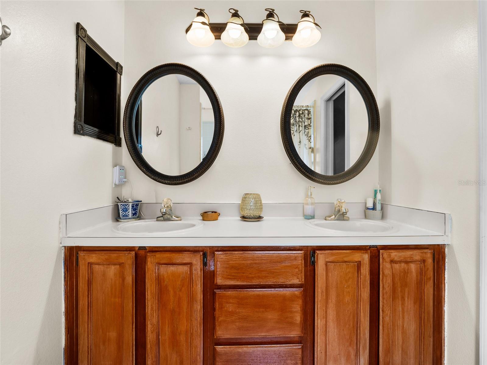 Image 14 of 28 For 412 Valencia Place