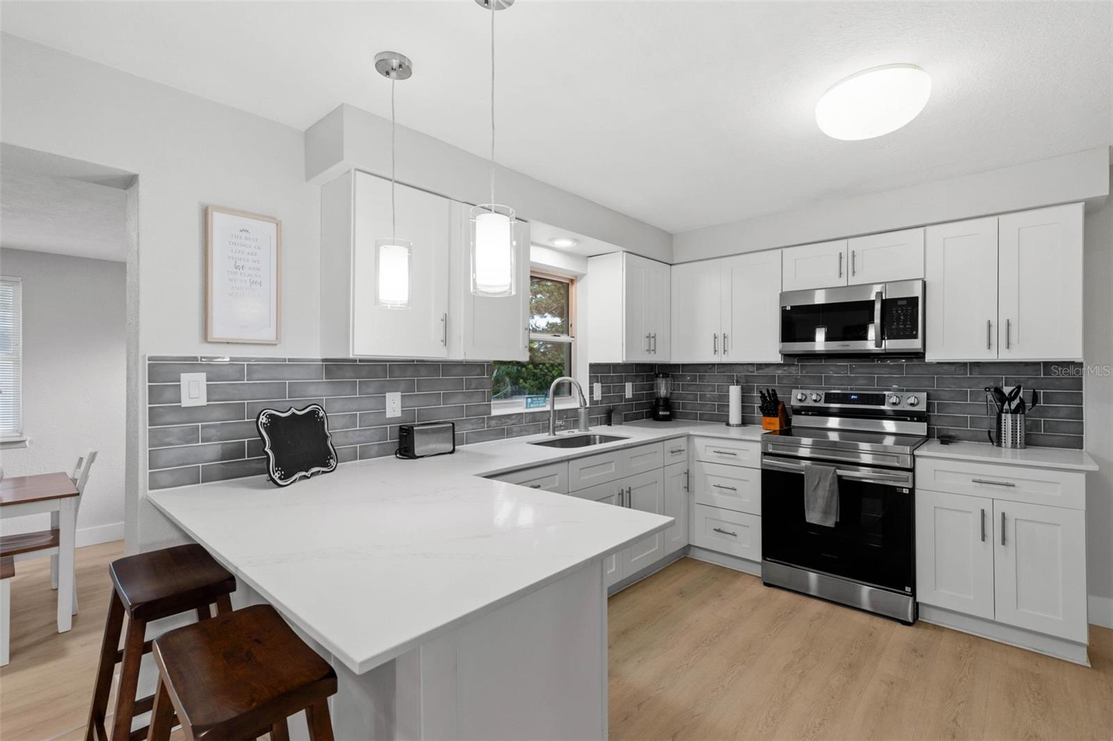 Image 10 of 27 For 1073 Kenwood Drive