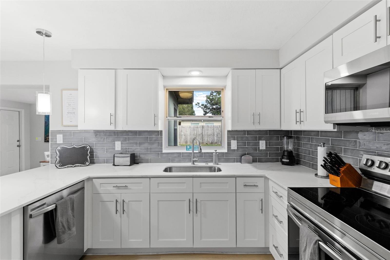 Image 11 of 27 For 1073 Kenwood Drive