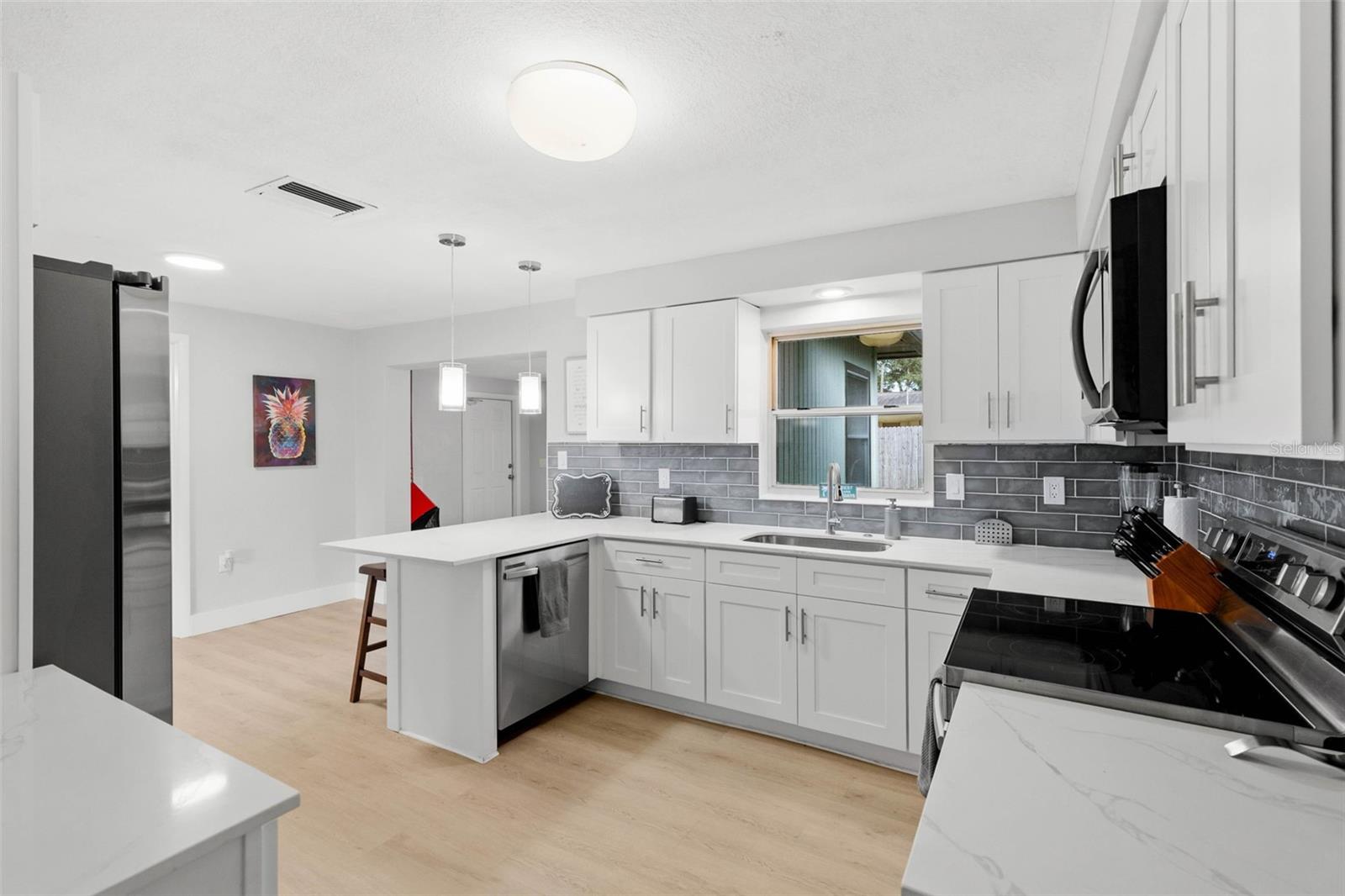 Image 13 of 27 For 1073 Kenwood Drive