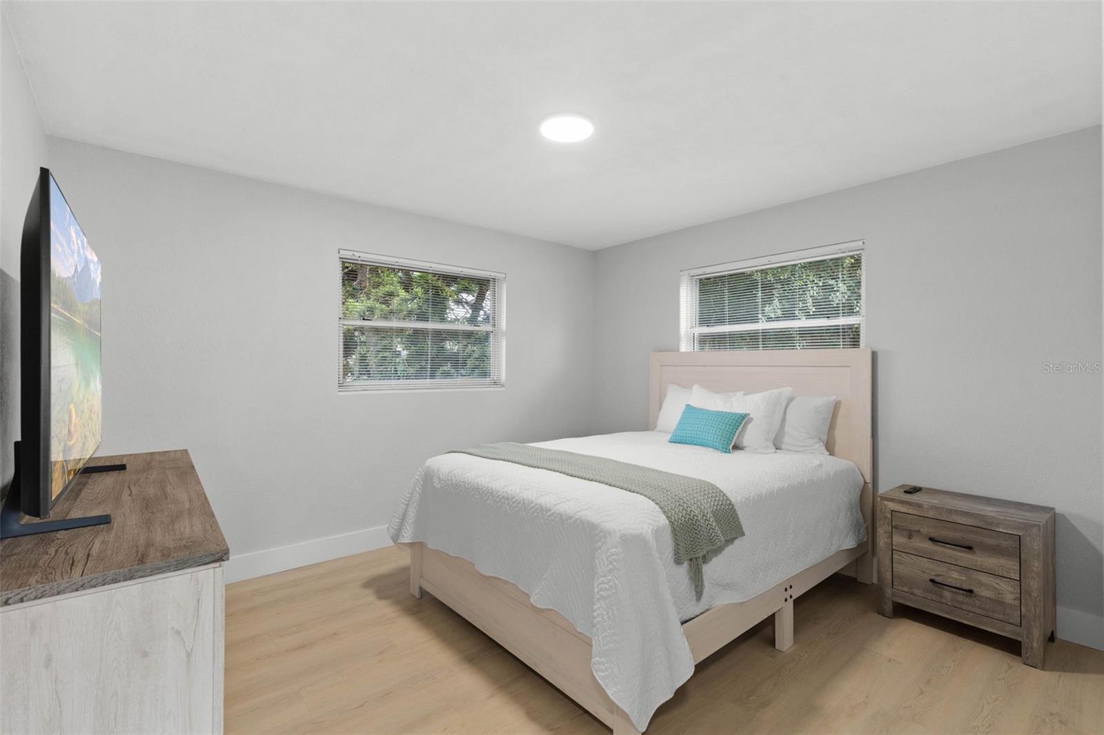 Image 17 of 27 For 1073 Kenwood Drive