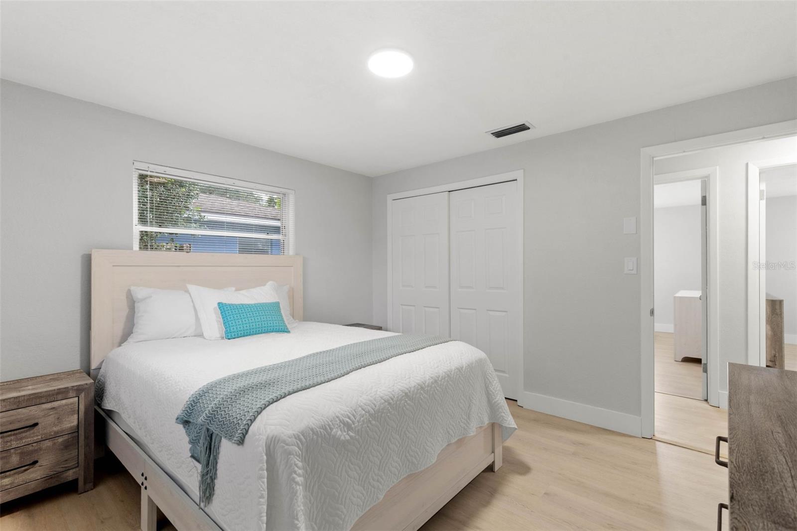 Image 18 of 27 For 1073 Kenwood Drive