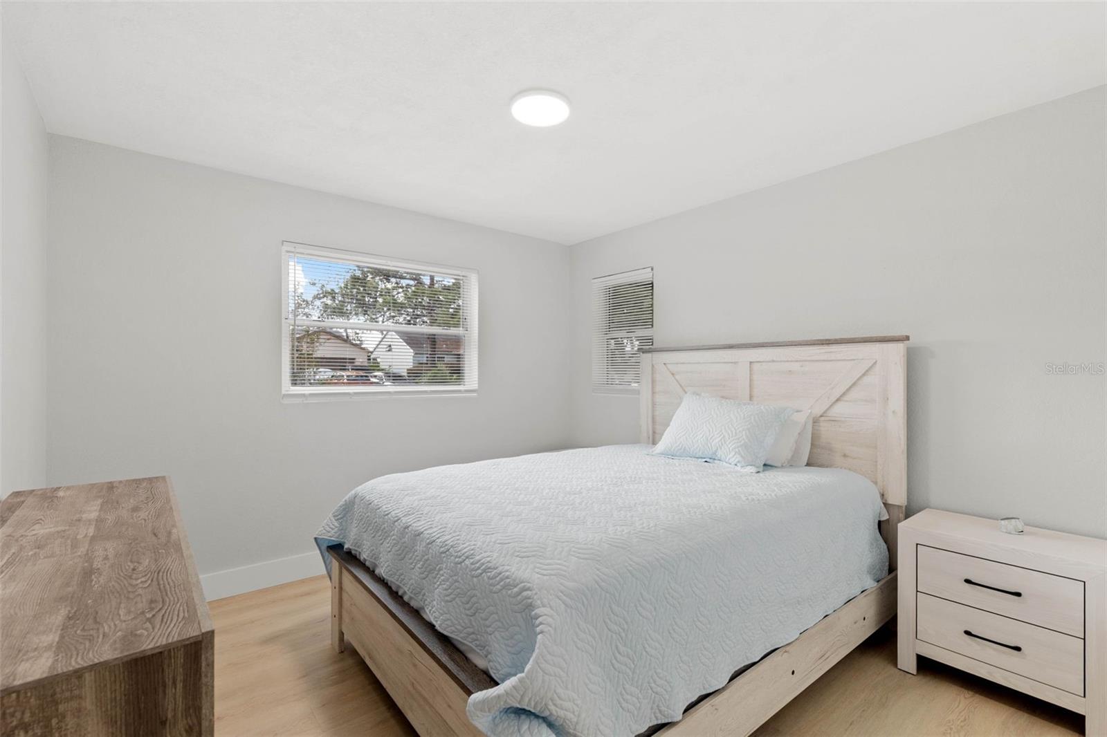 Image 21 of 27 For 1073 Kenwood Drive