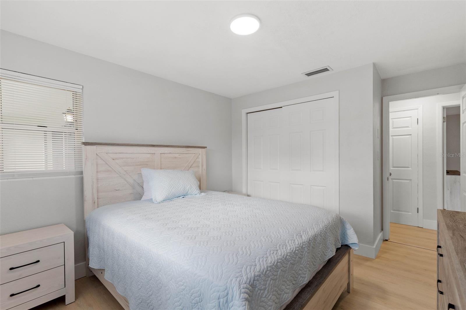 Image 22 of 27 For 1073 Kenwood Drive