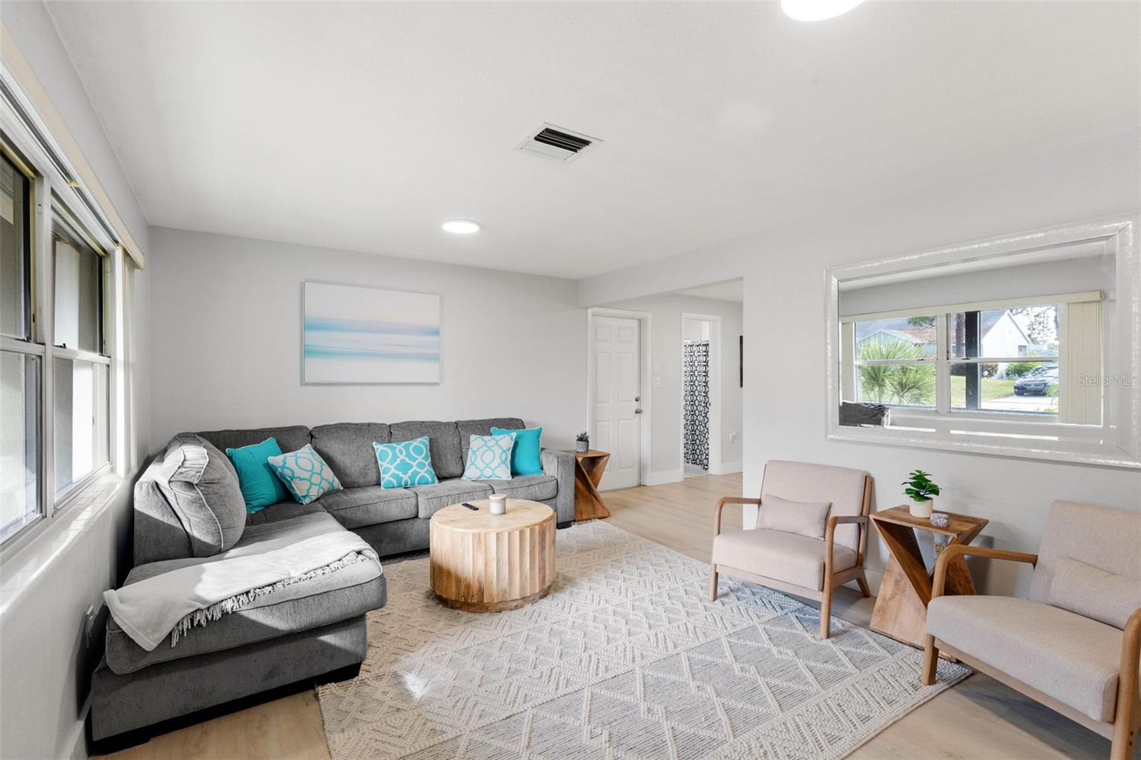 Image 3 of 27 For 1073 Kenwood Drive