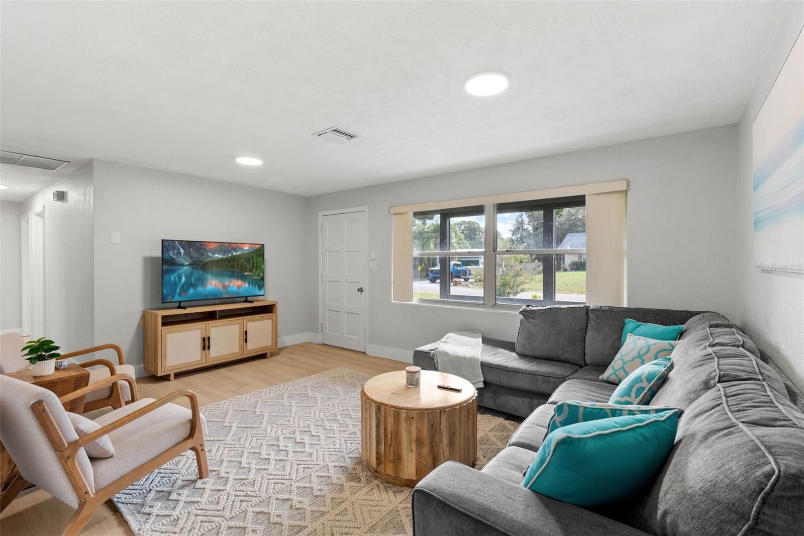 Image 5 of 27 For 1073 Kenwood Drive