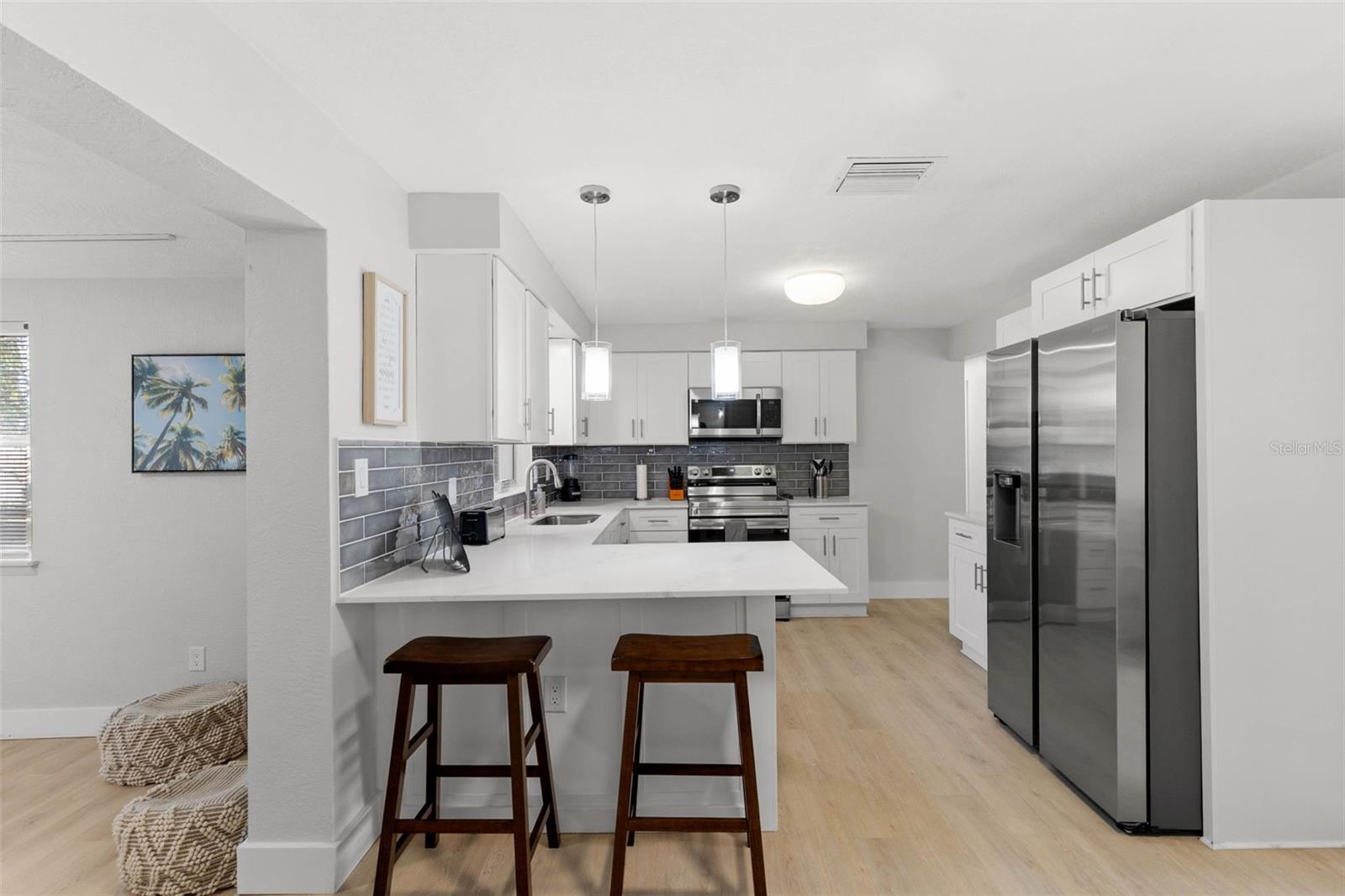 Image 7 of 27 For 1073 Kenwood Drive