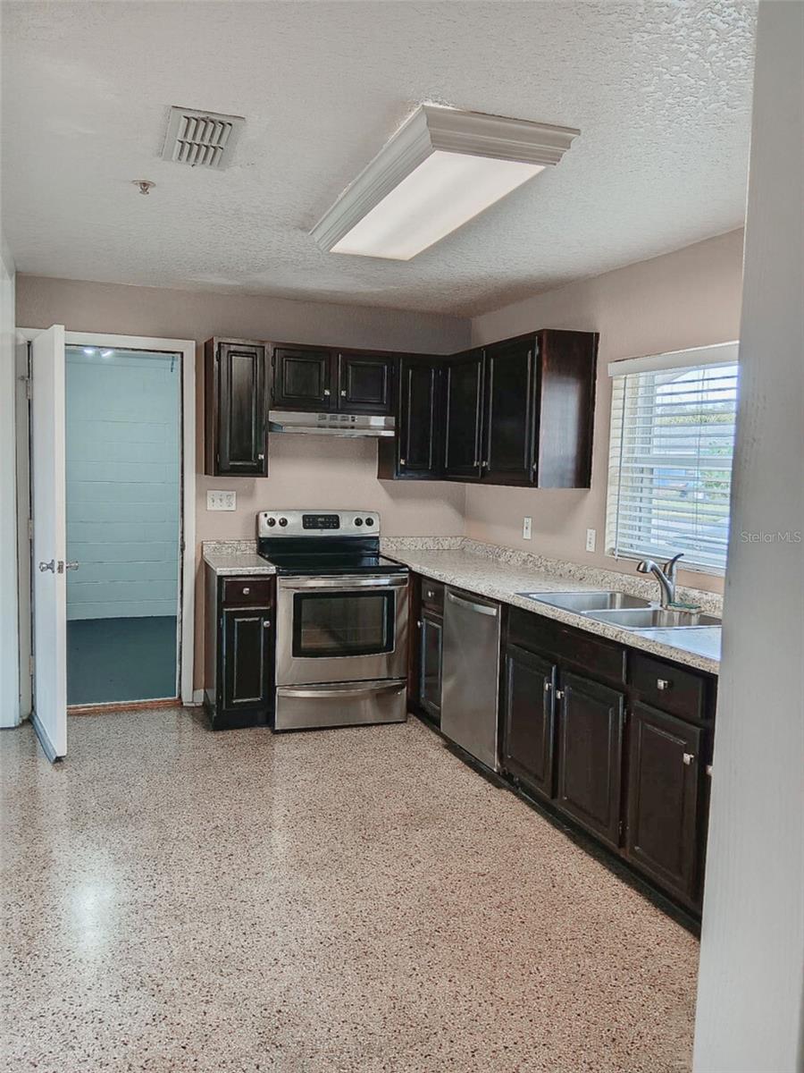 Image 3 of 12 For 3110 Port Royal Drive