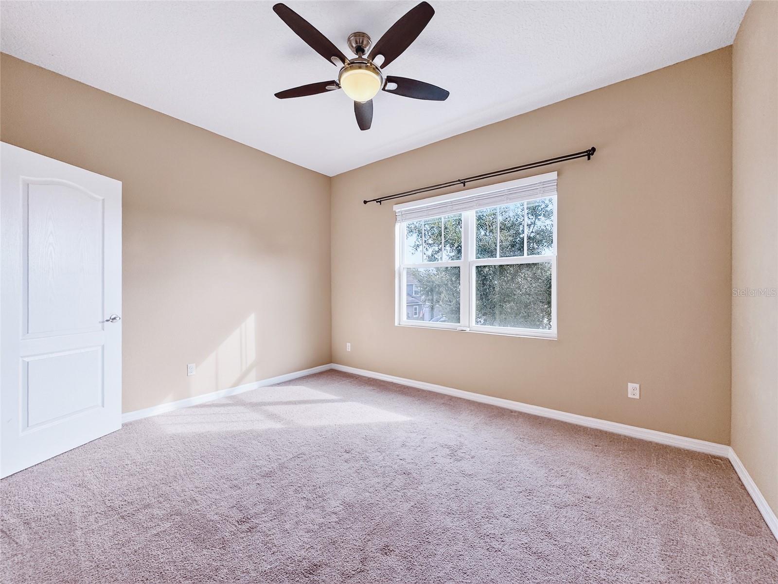 Image 17 of 51 For 5518 Thomas Square Drive