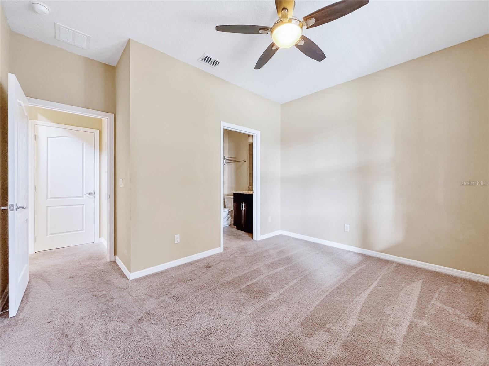 Image 18 of 51 For 5518 Thomas Square Drive