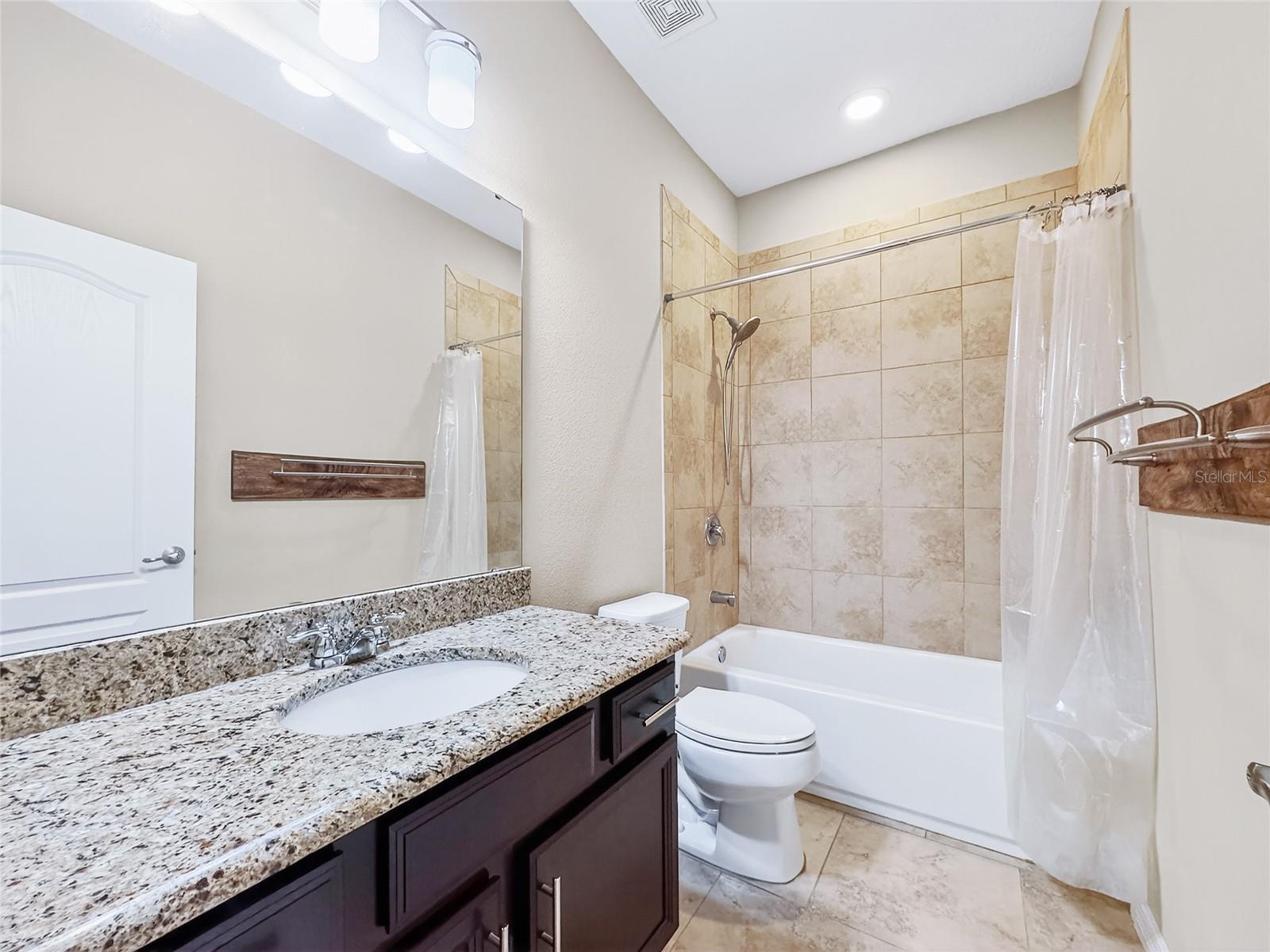 Image 20 of 51 For 5518 Thomas Square Drive