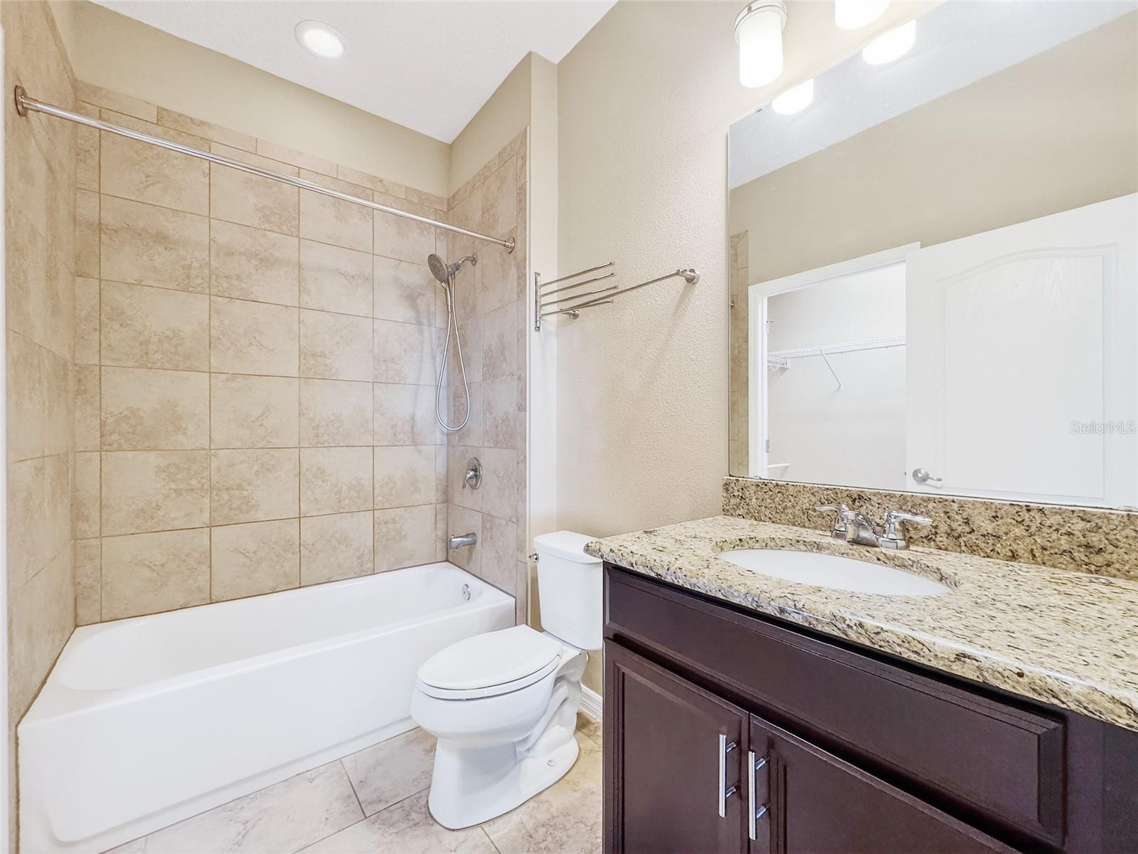 Image 21 of 51 For 5518 Thomas Square Drive