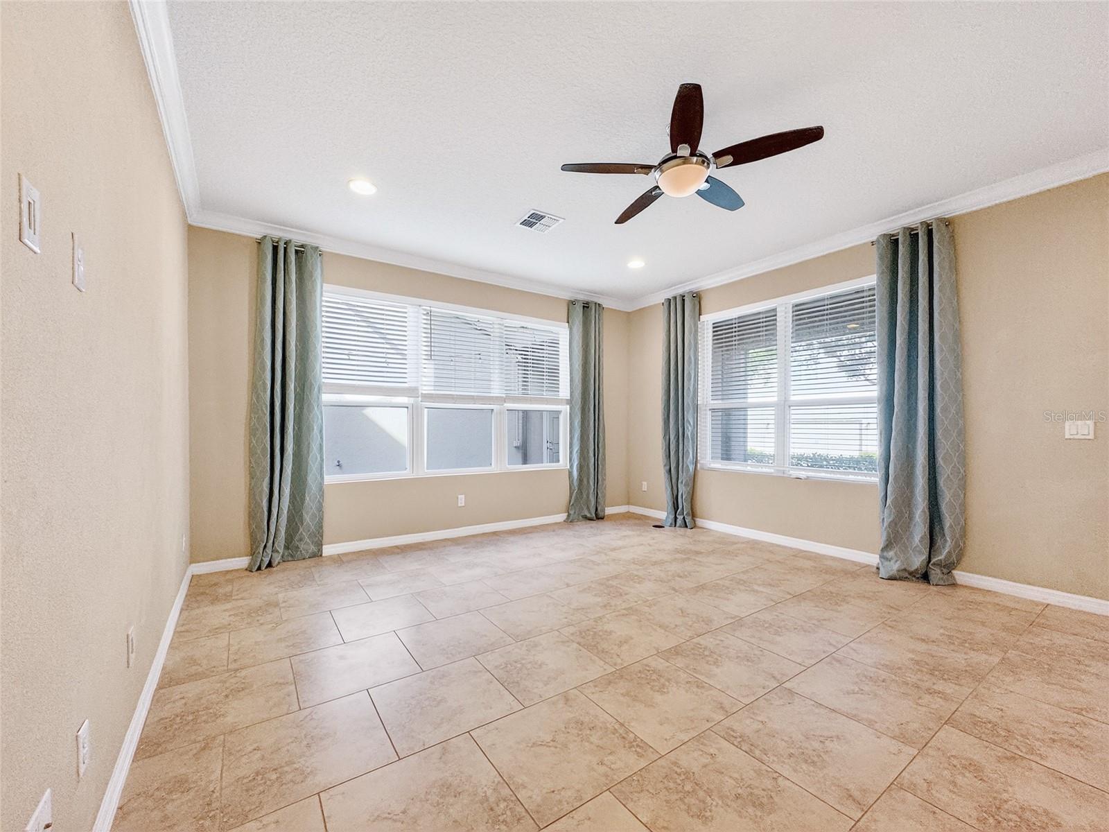 Image 8 of 51 For 5518 Thomas Square Drive