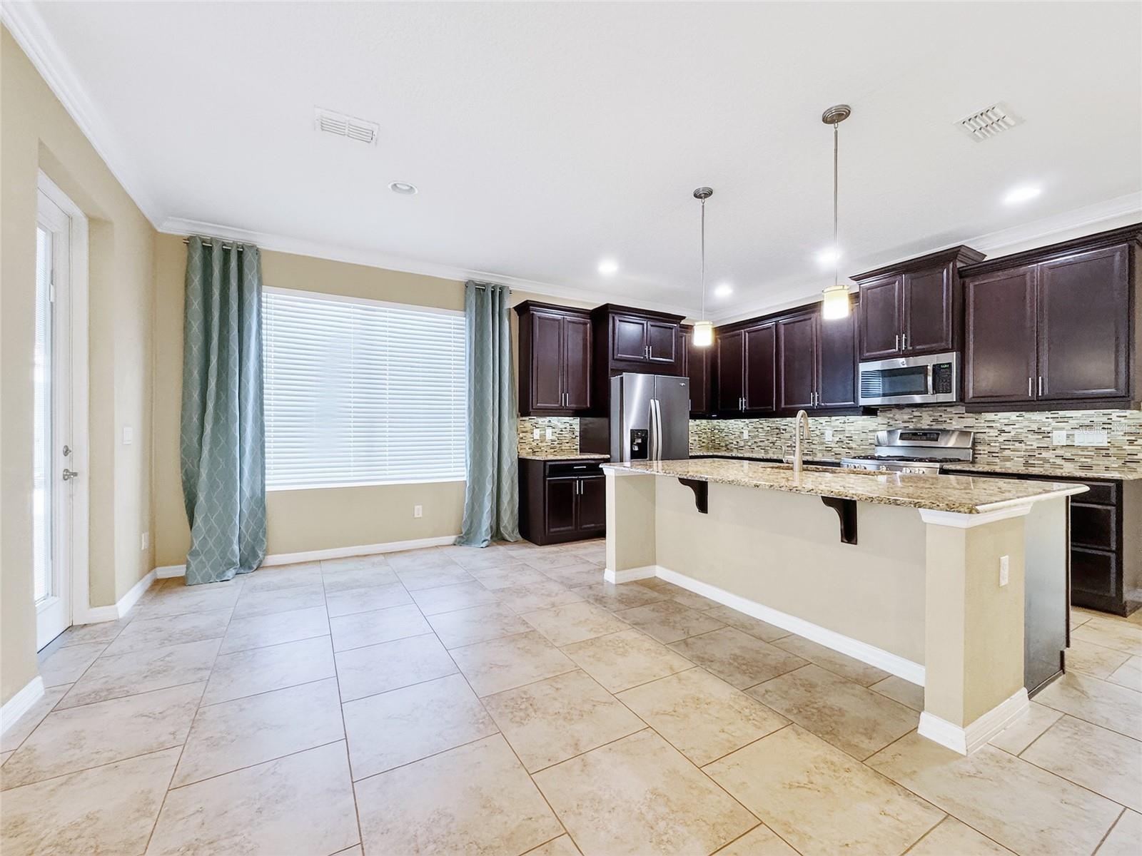 Image 9 of 51 For 5518 Thomas Square Drive