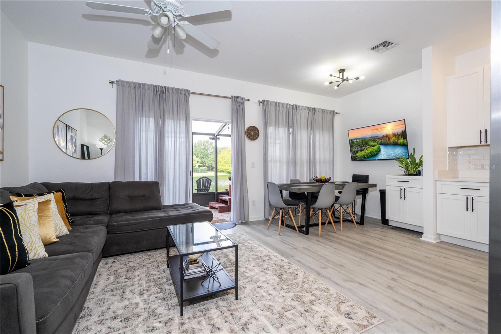 Image 14 of 51 For 2433 Caravelle Circle