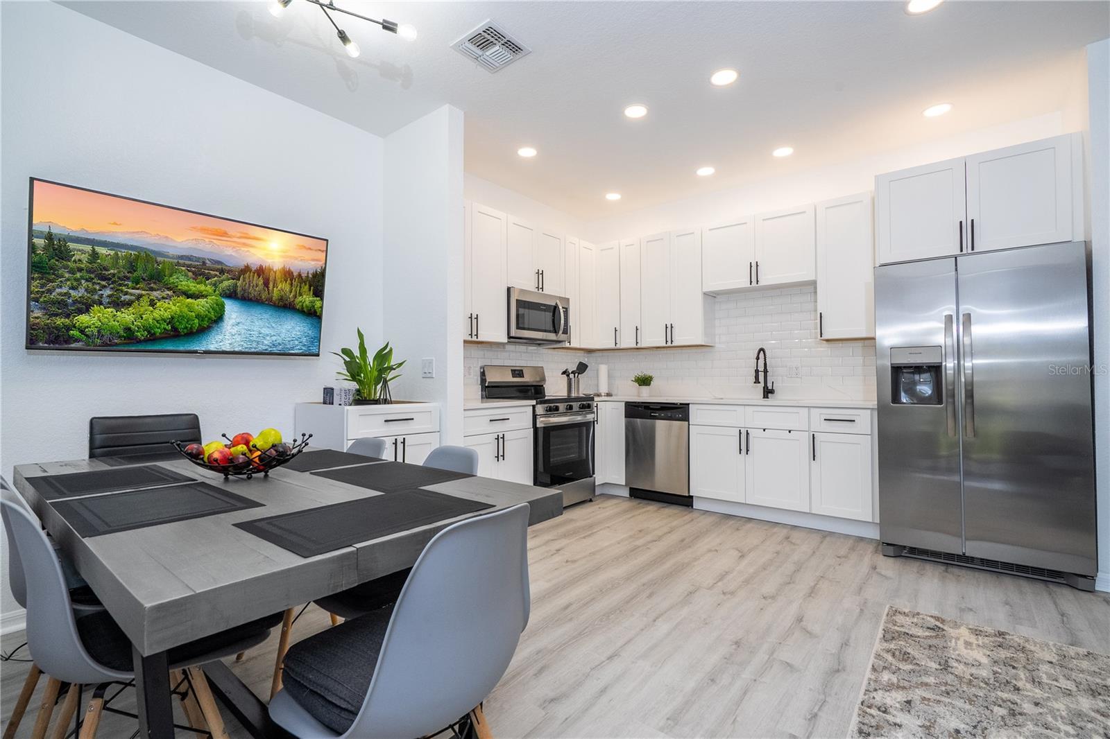 Image 16 of 51 For 2433 Caravelle Circle