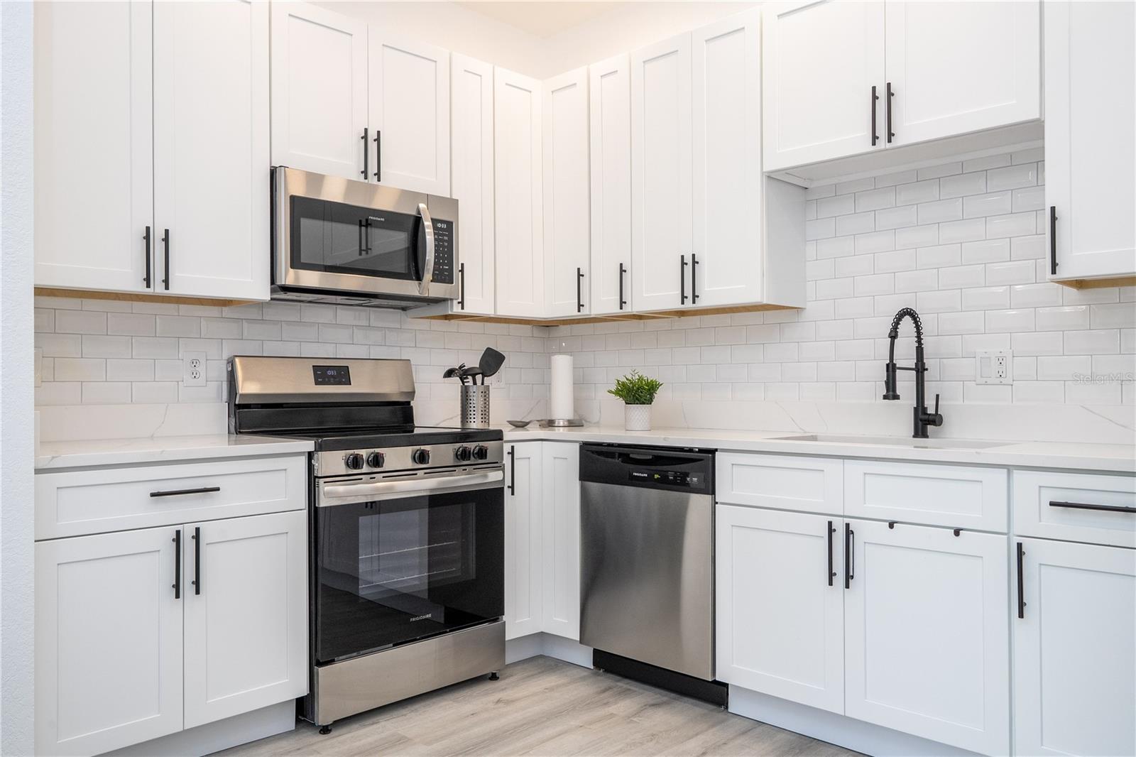 Image 17 of 51 For 2433 Caravelle Circle