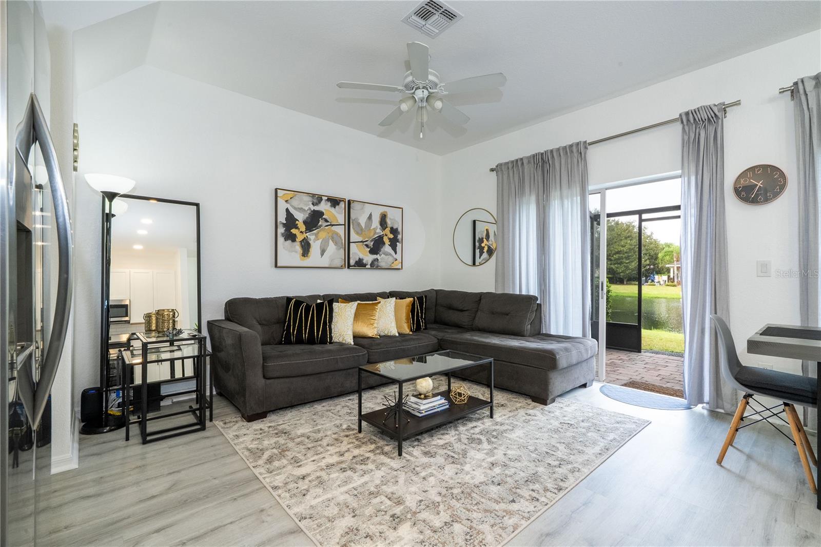 Image 19 of 51 For 2433 Caravelle Circle