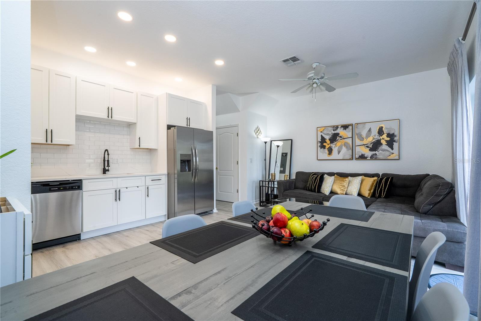 Image 21 of 51 For 2433 Caravelle Circle