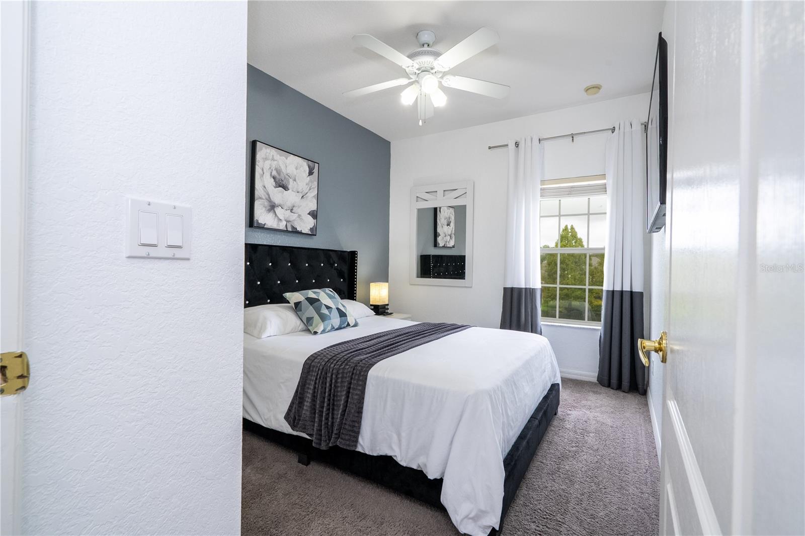 Image 33 of 51 For 2433 Caravelle Circle