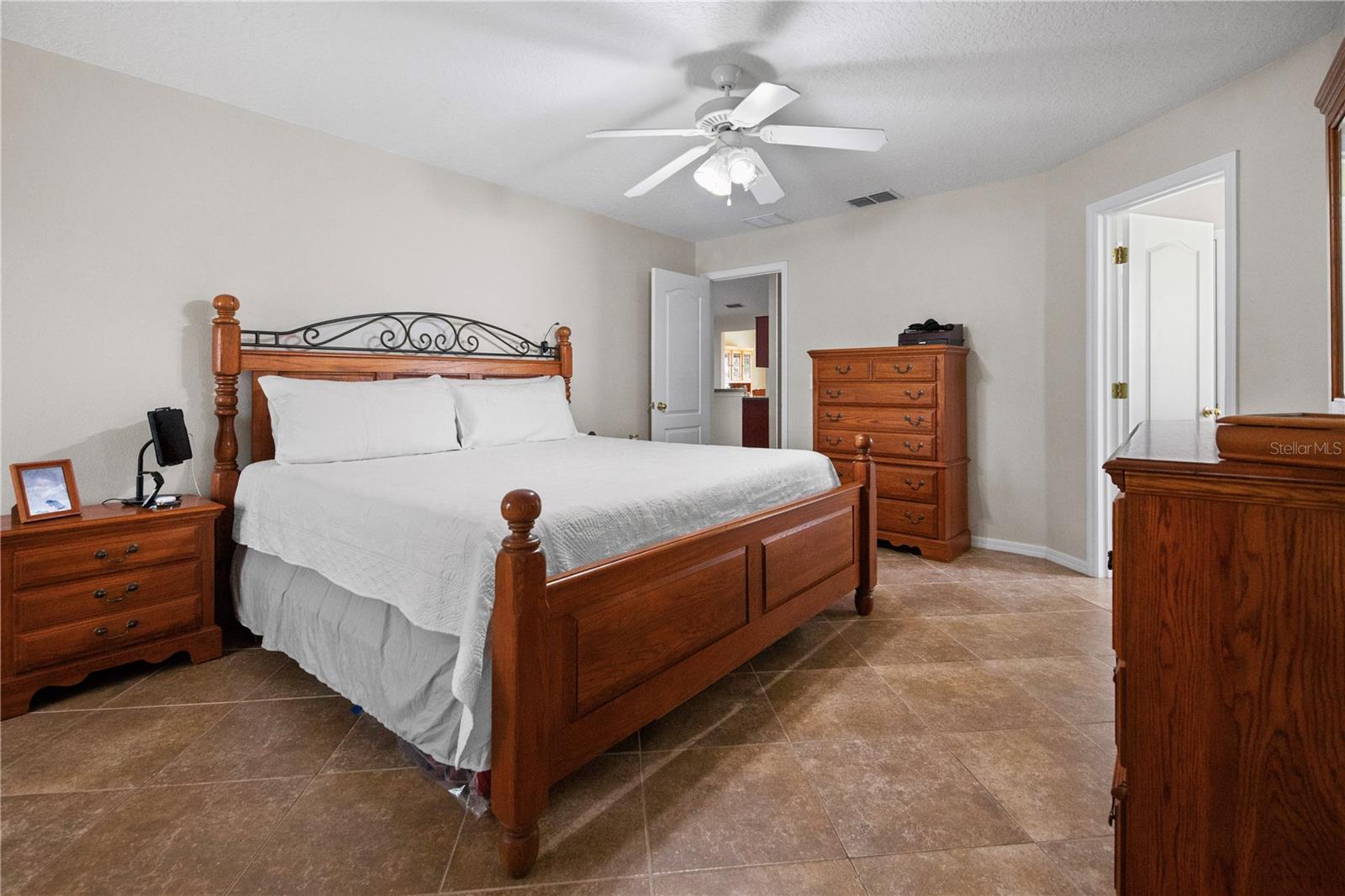 Image 40 of 81 For 11149 Oakshore Lane